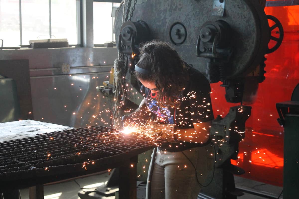 nua-student-at-steel-yard